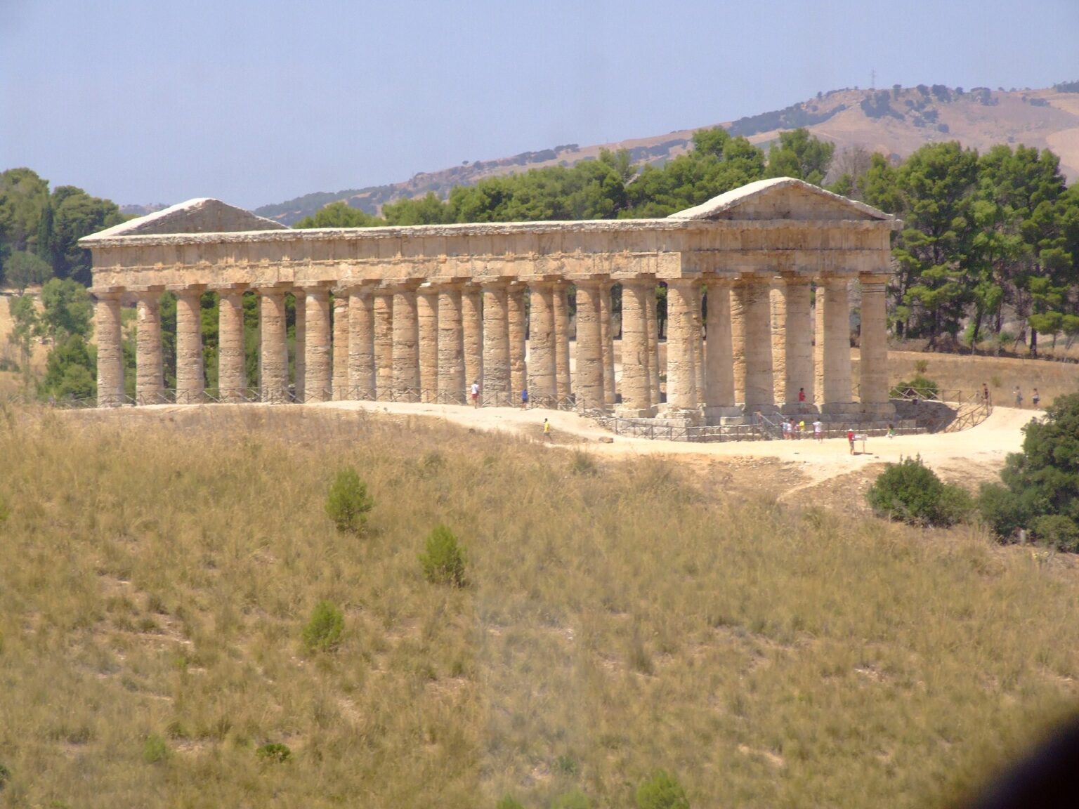 Il tempio dorico mai completato di Segesta, isolato sulla collina
