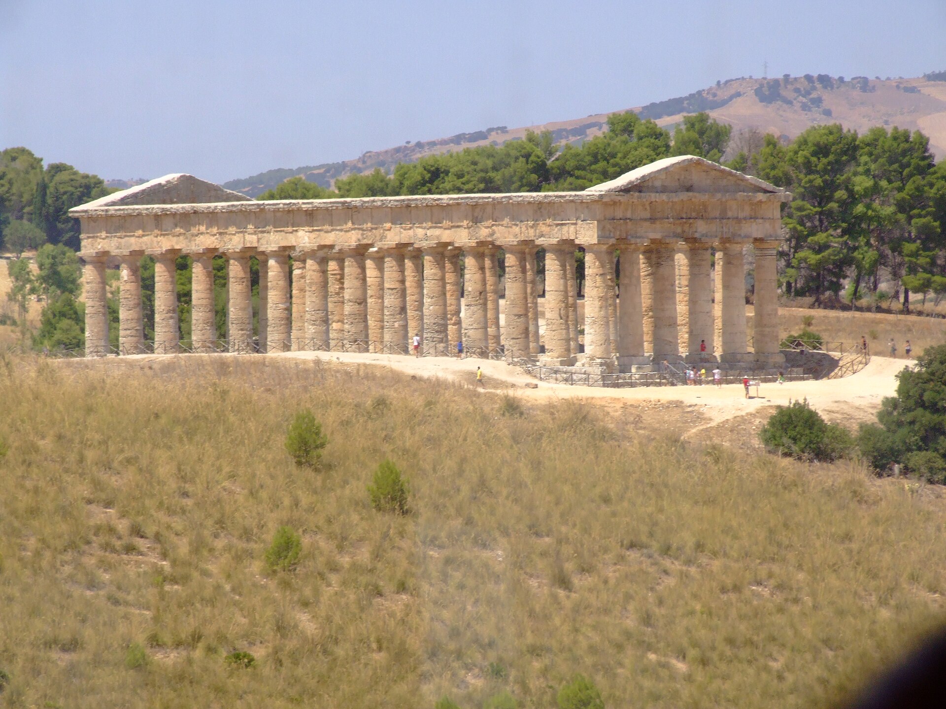 Il tempio dorico mai completato di Segesta, isolato sulla collina